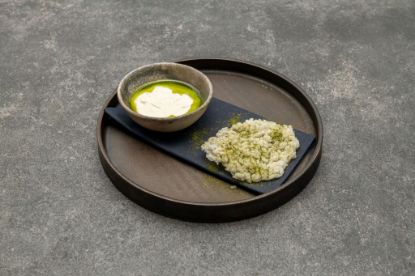 Picture of Rice chips with horseradish dip and parsley oil